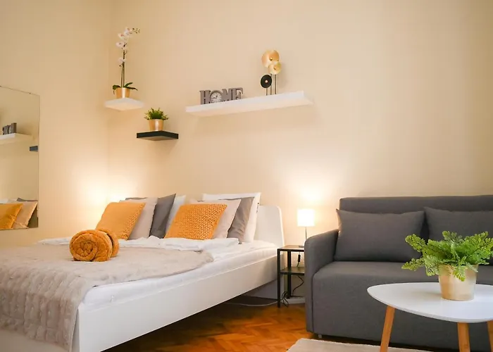 Your In Budapest: Cozy, & Silent Budapest
