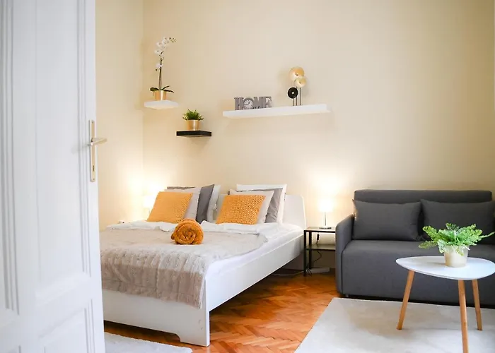 Your In Budapest: Cozy, & Silent Budapest